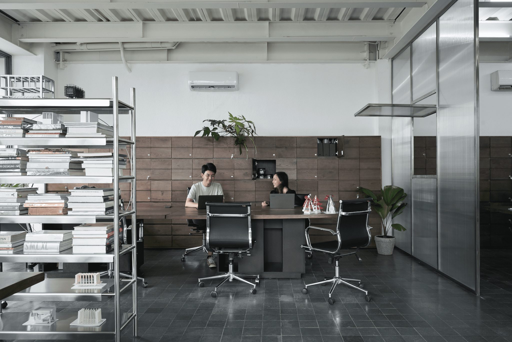 This leafy Vietnamese office brings nature into the workplace ...
