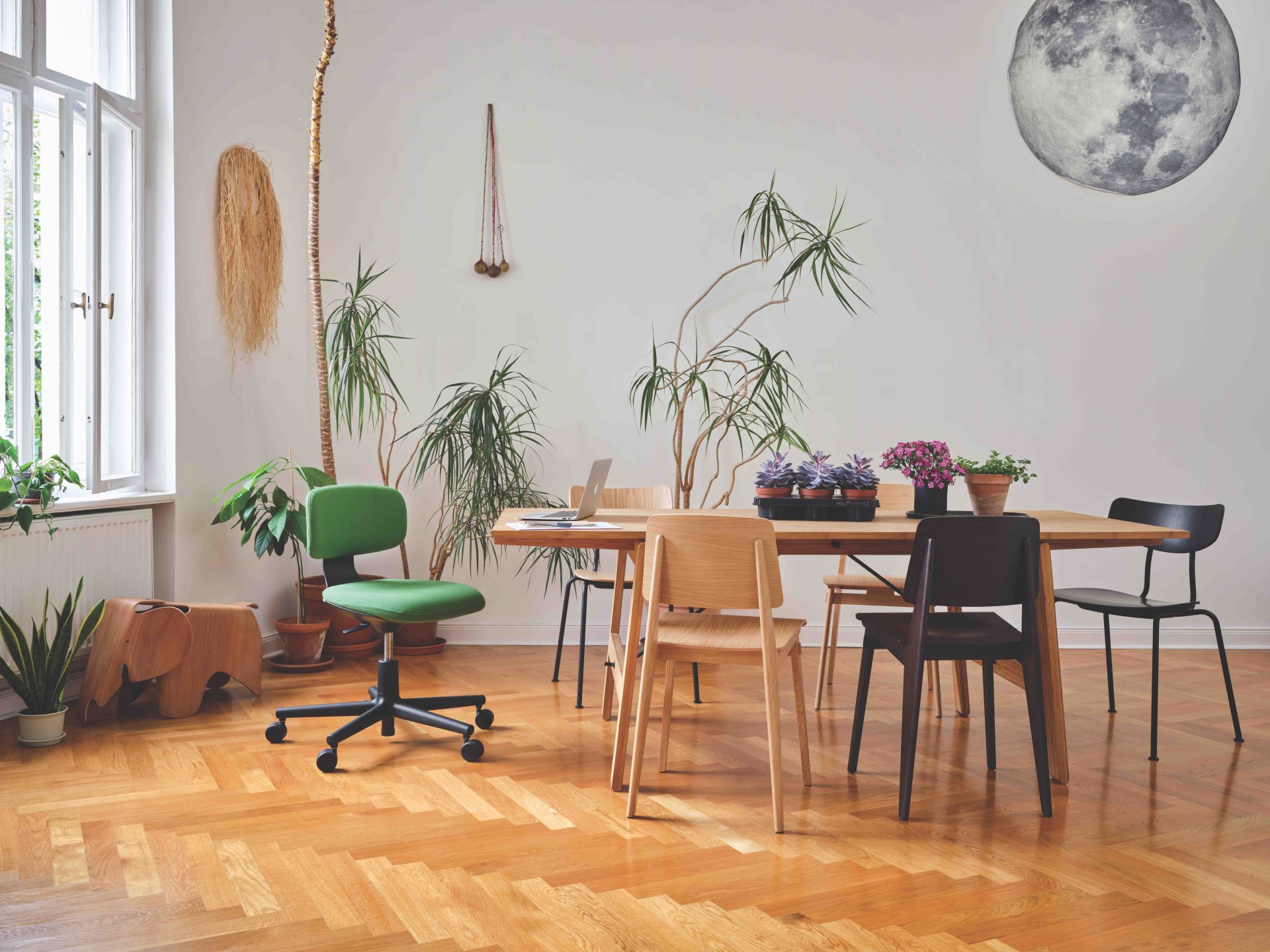 Vitra Chairs around dining table