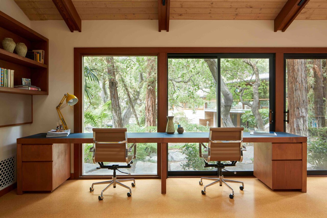 A former artist’s studio is transformed into an intimate office space ... - Urban Office Spaces For Artists