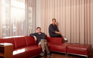 Kinzo Architekten Berlin red sofa