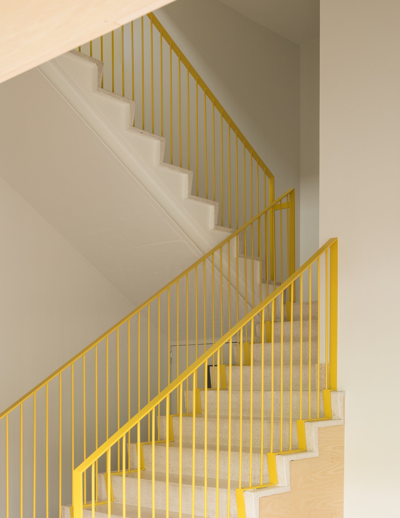 Kanpo yellow stairs