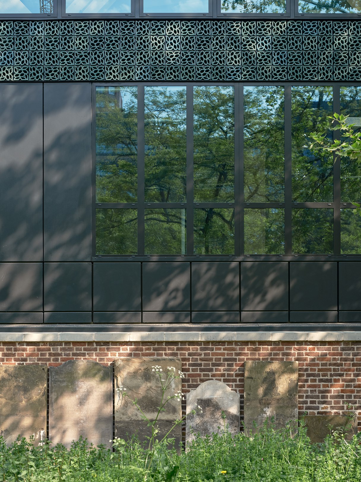 Paradise SE11 outside